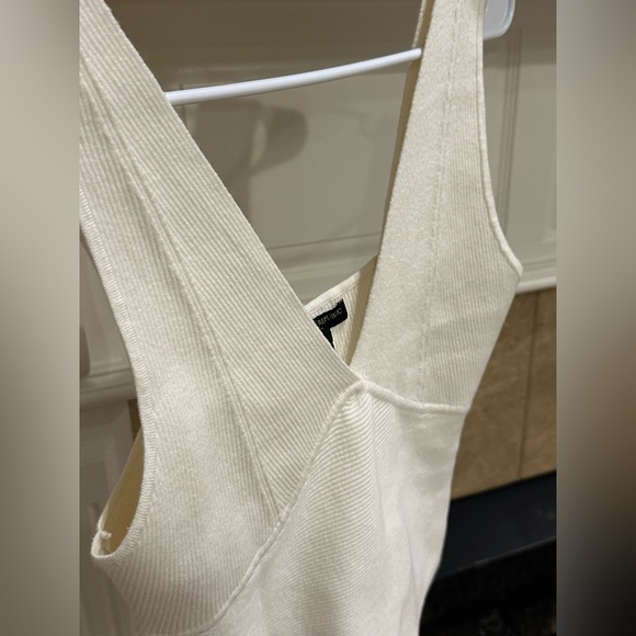 Three medium tops — 2 cropped (Zara & Banana Republic) & 1 bodysuit (Dillards) - Picture 12 of 15